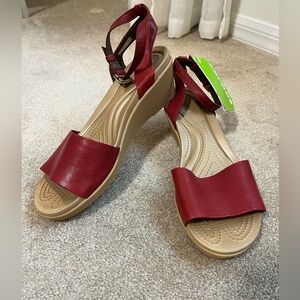 Crocs Leighann ankle strap leather sandal size 9 Garnet